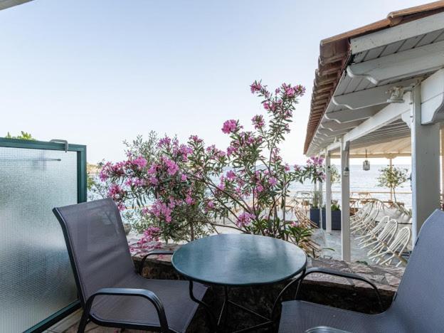 Marina Aparthotel Kardhamili Exteriör bild