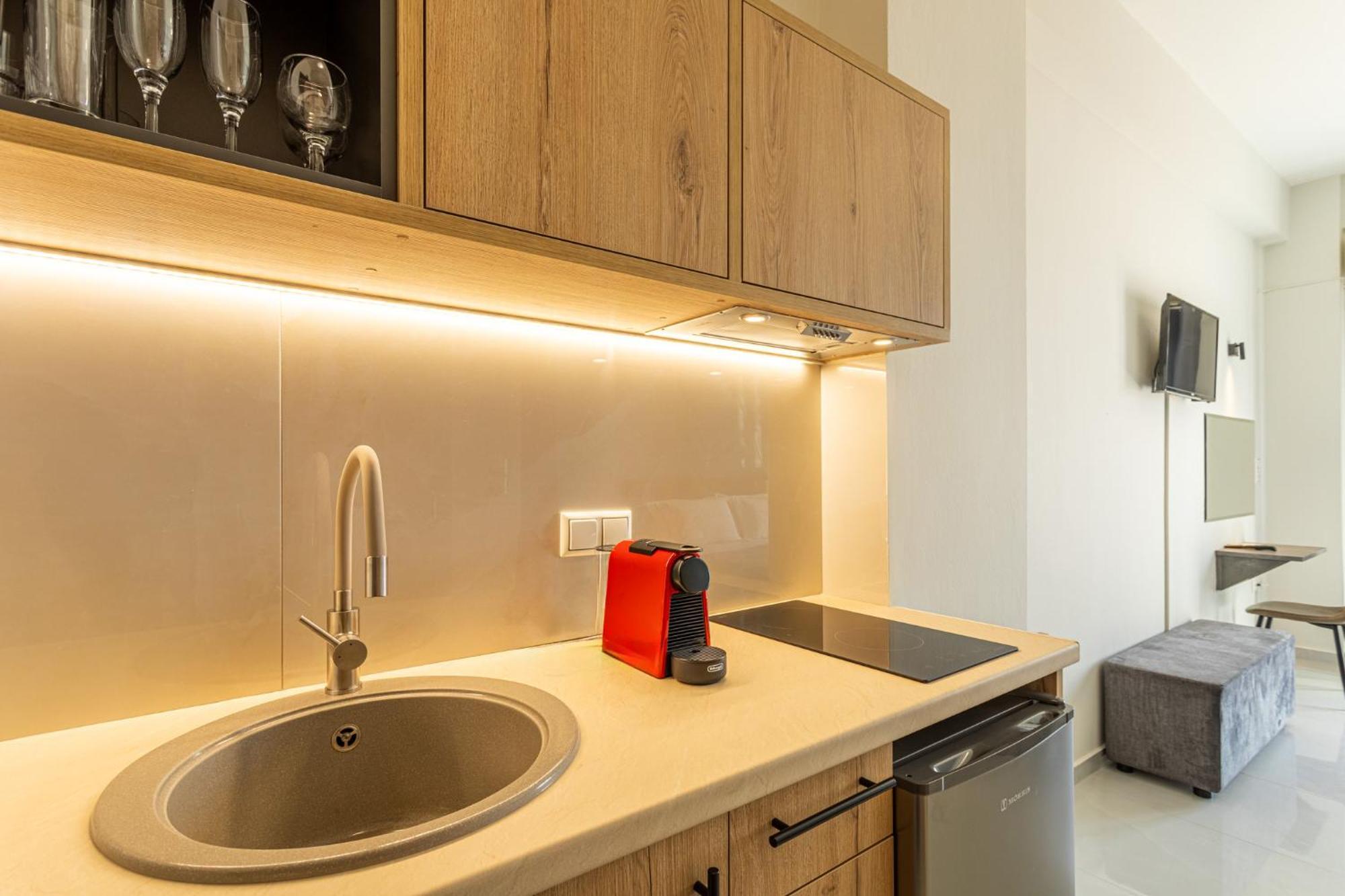 Marina Aparthotel Kardhamili Exteriör bild