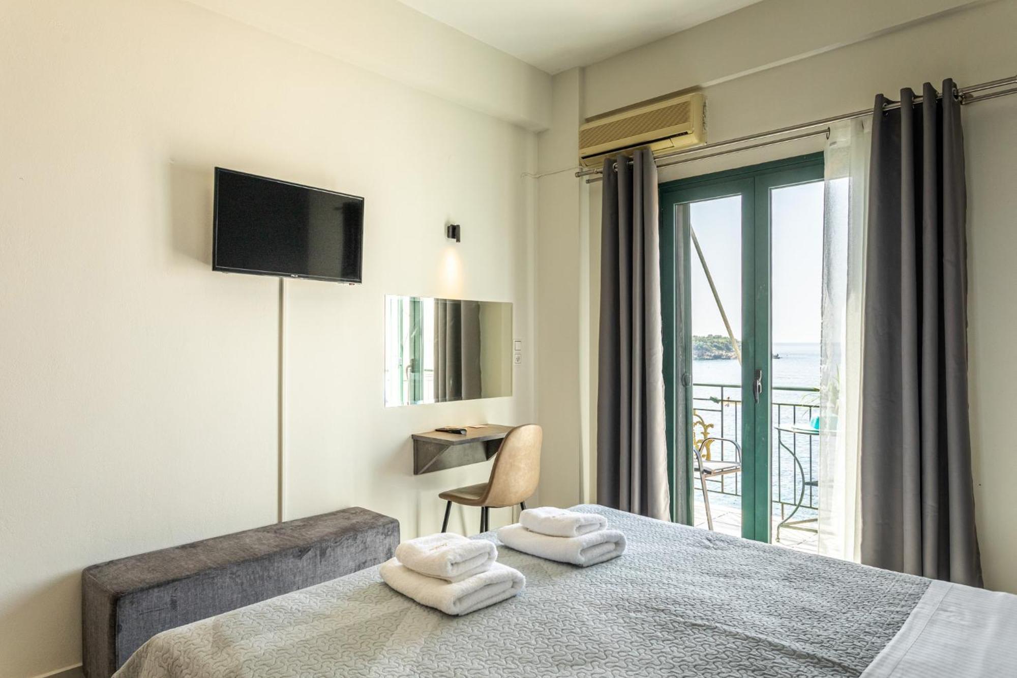 Marina Aparthotel Kardhamili Exteriör bild