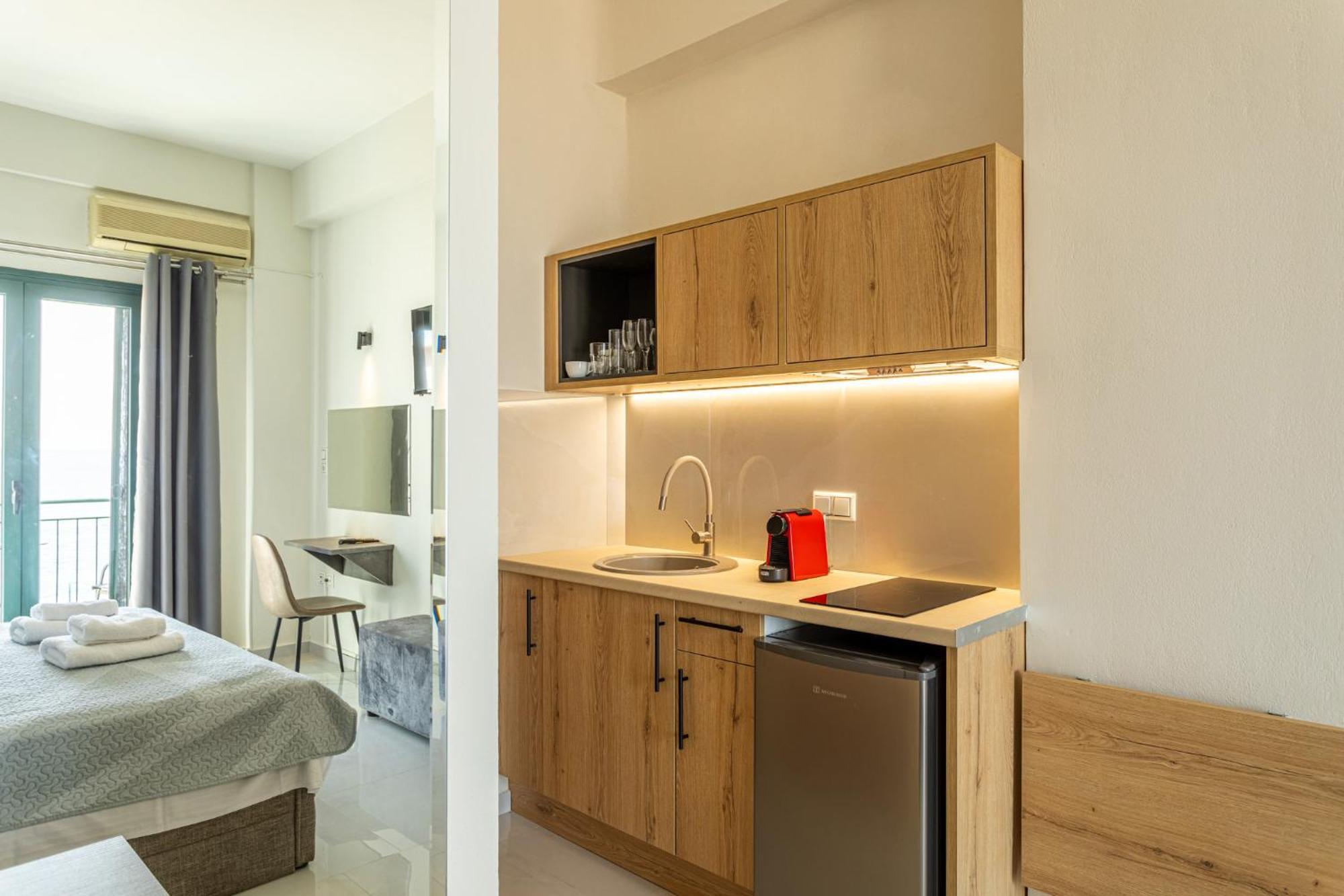 Marina Aparthotel Kardhamili Exteriör bild