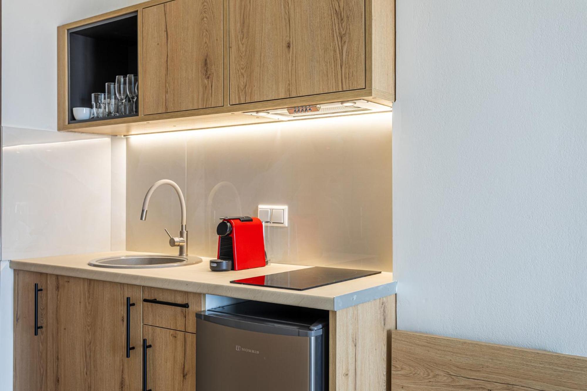 Marina Aparthotel Kardhamili Exteriör bild