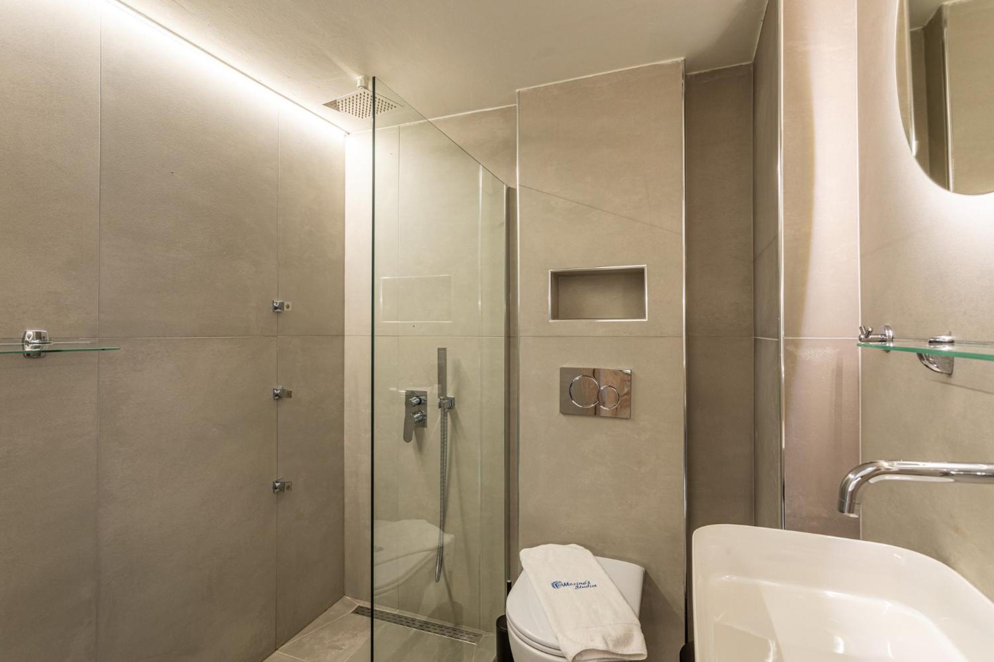 Marina Aparthotel Kardhamili Exteriör bild