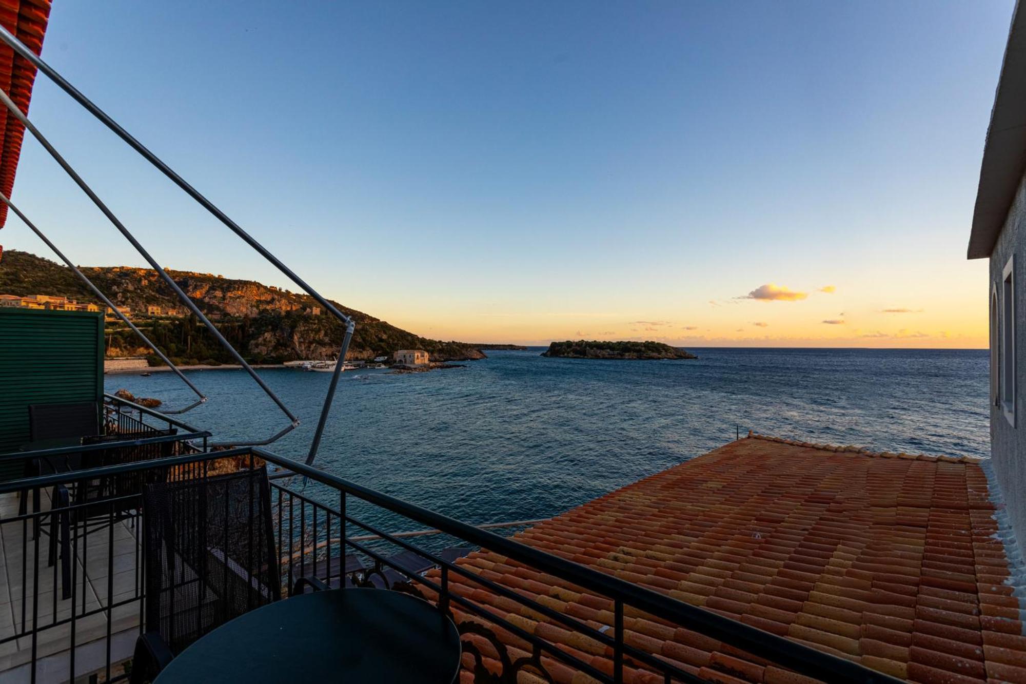 Marina Aparthotel Kardhamili Exteriör bild