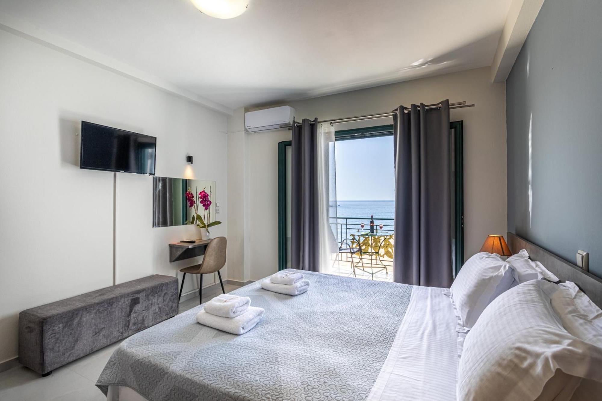 Marina Aparthotel Kardhamili Exteriör bild