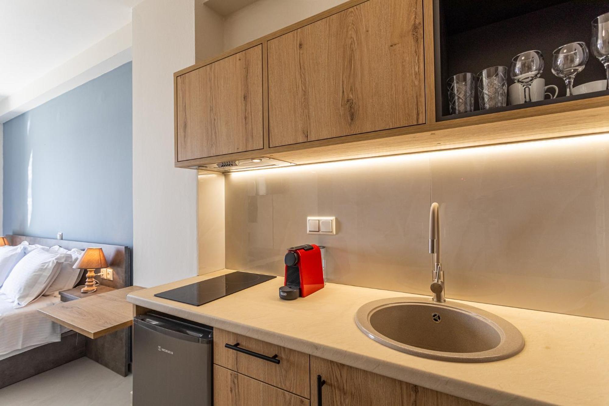 Marina Aparthotel Kardhamili Exteriör bild