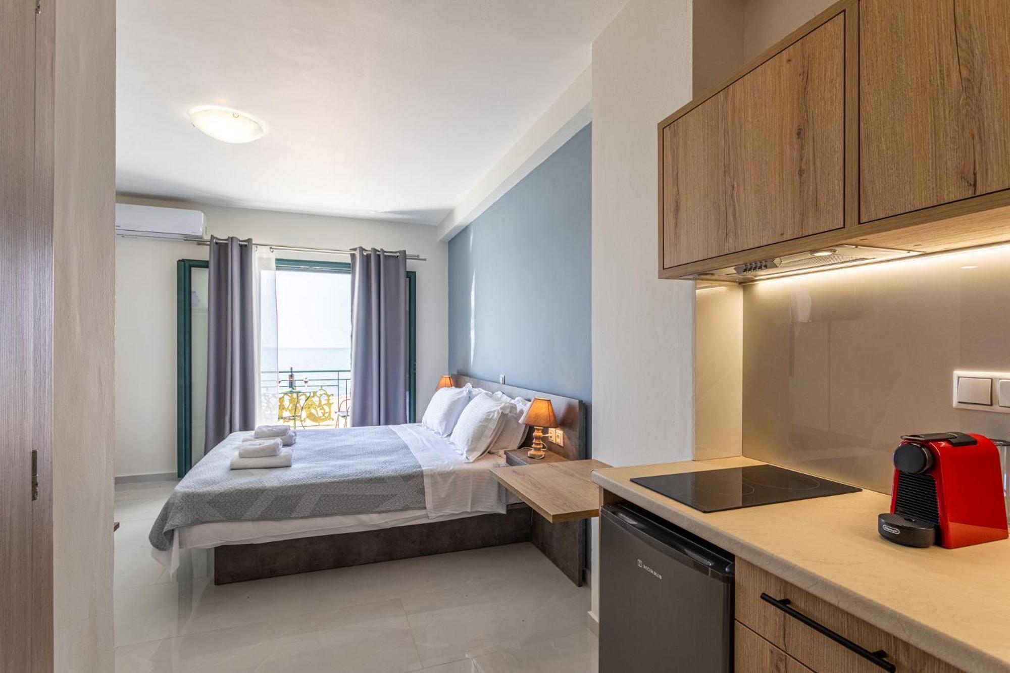 Marina Aparthotel Kardhamili Exteriör bild
