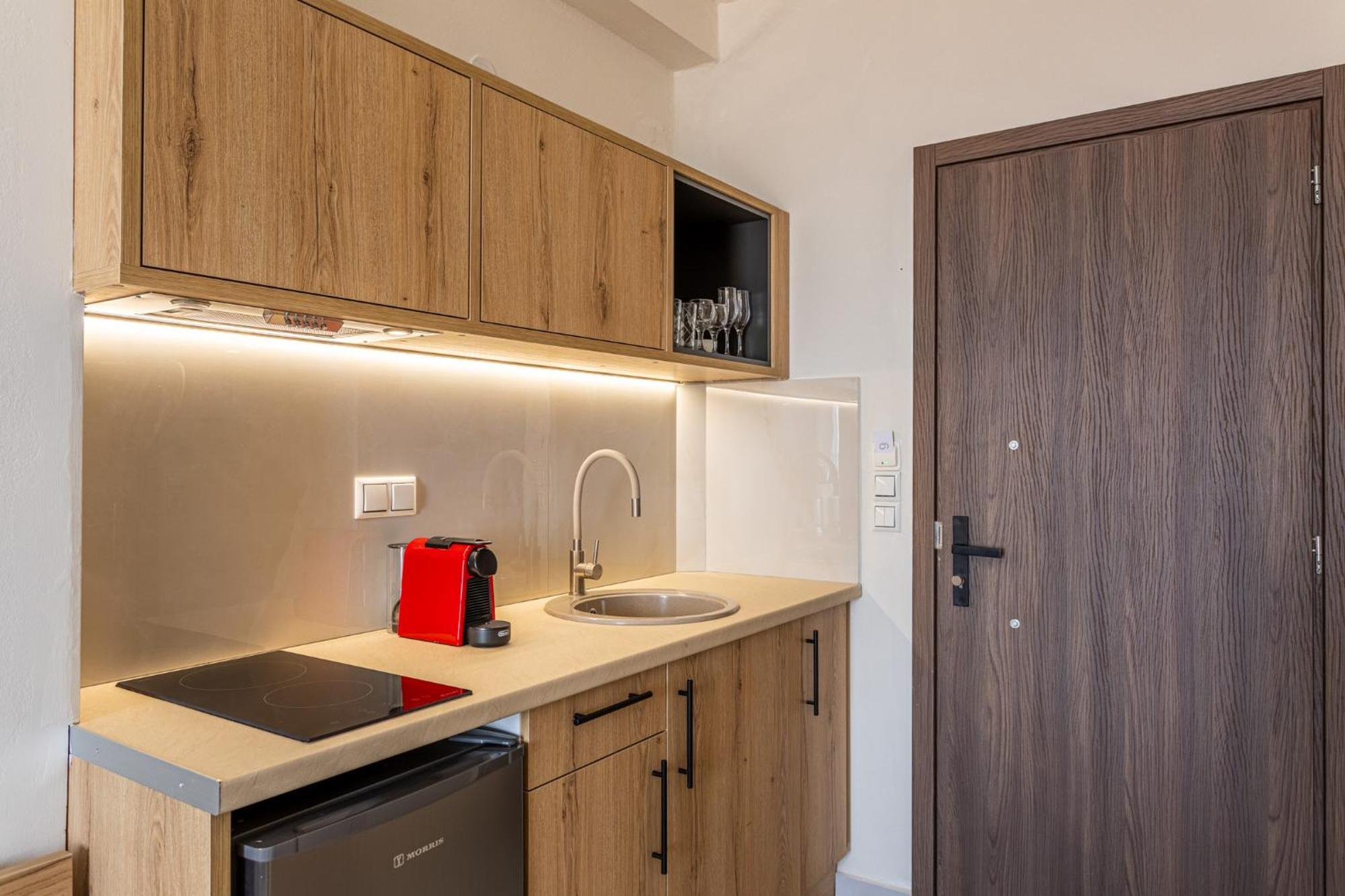 Marina Aparthotel Kardhamili Exteriör bild