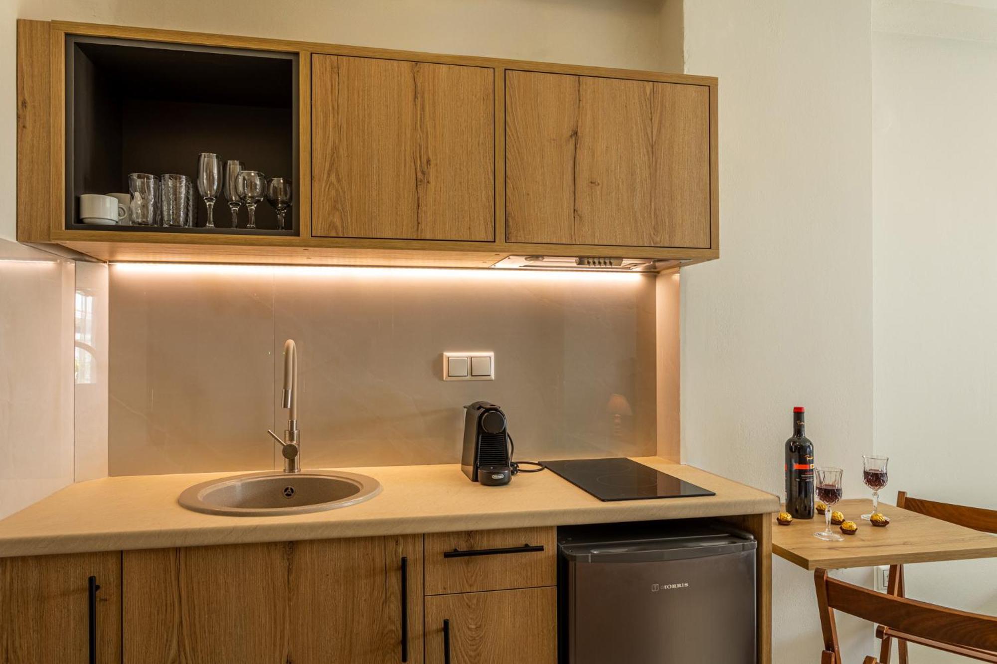 Marina Aparthotel Kardhamili Exteriör bild
