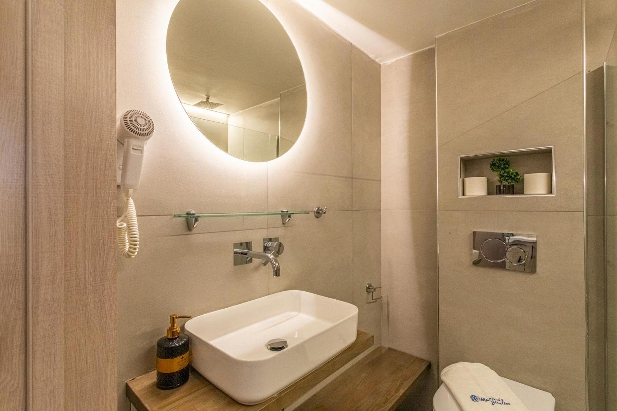 Marina Aparthotel Kardhamili Exteriör bild