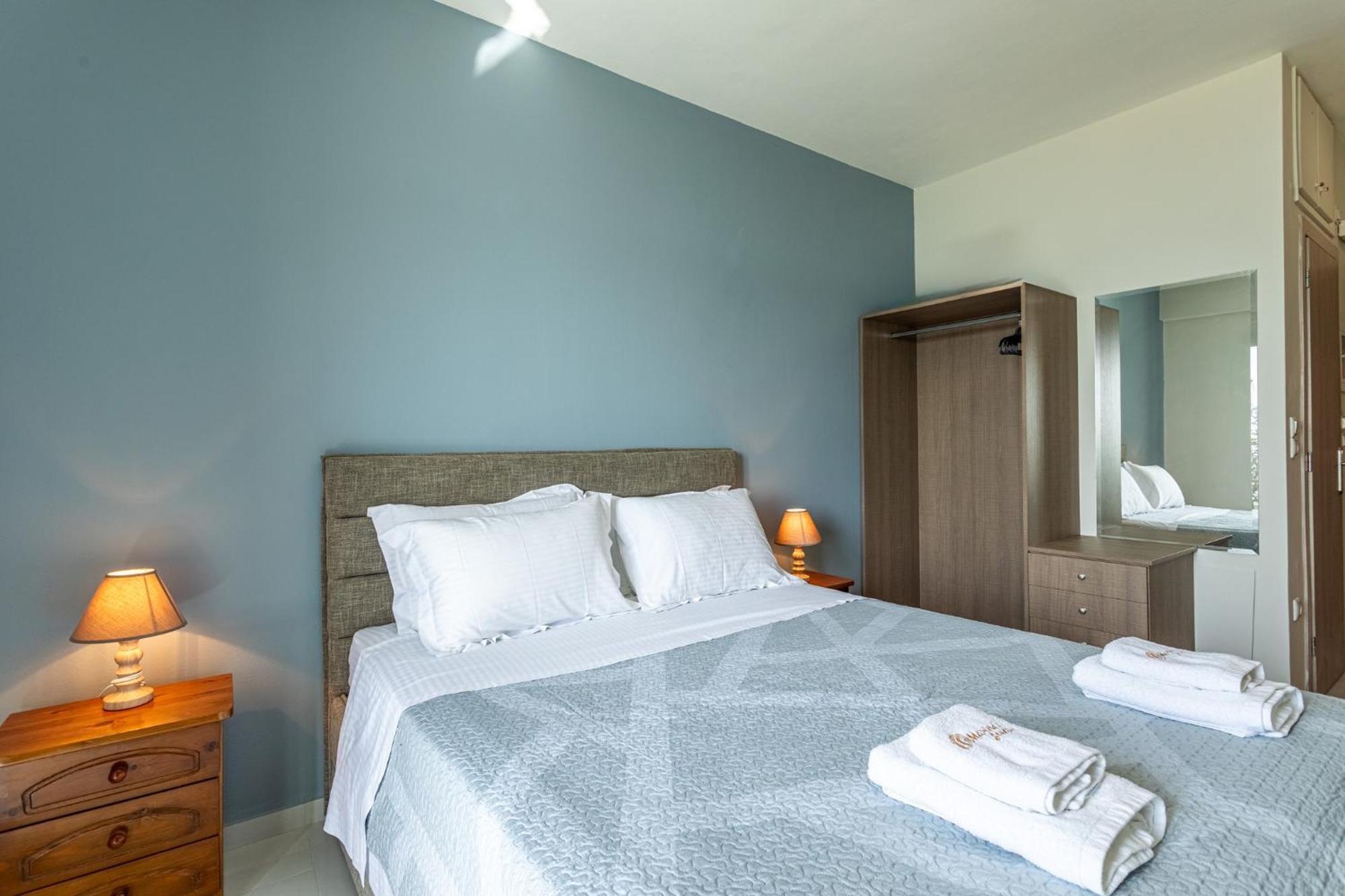 Marina Aparthotel Kardhamili Exteriör bild