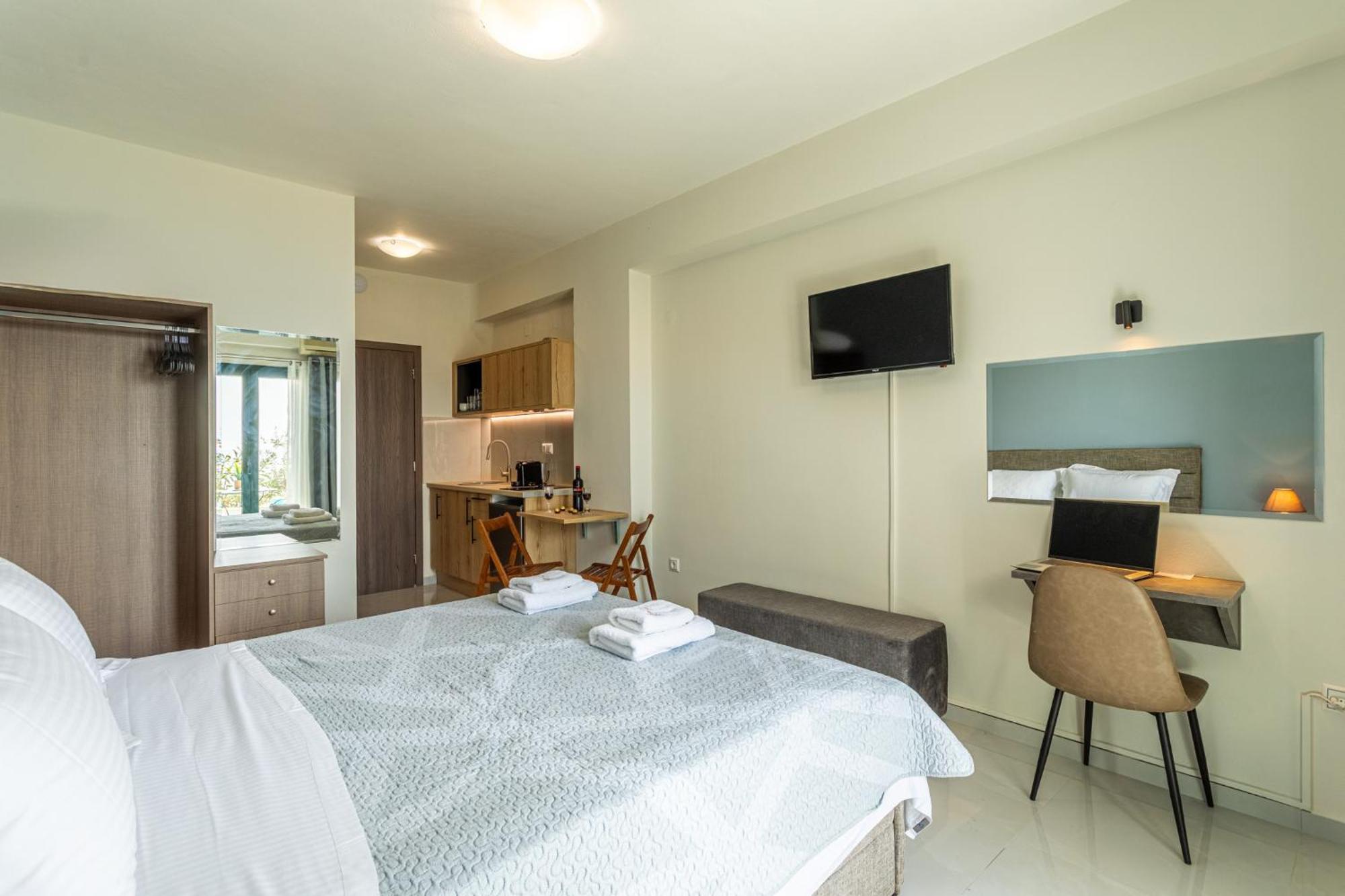 Marina Aparthotel Kardhamili Exteriör bild