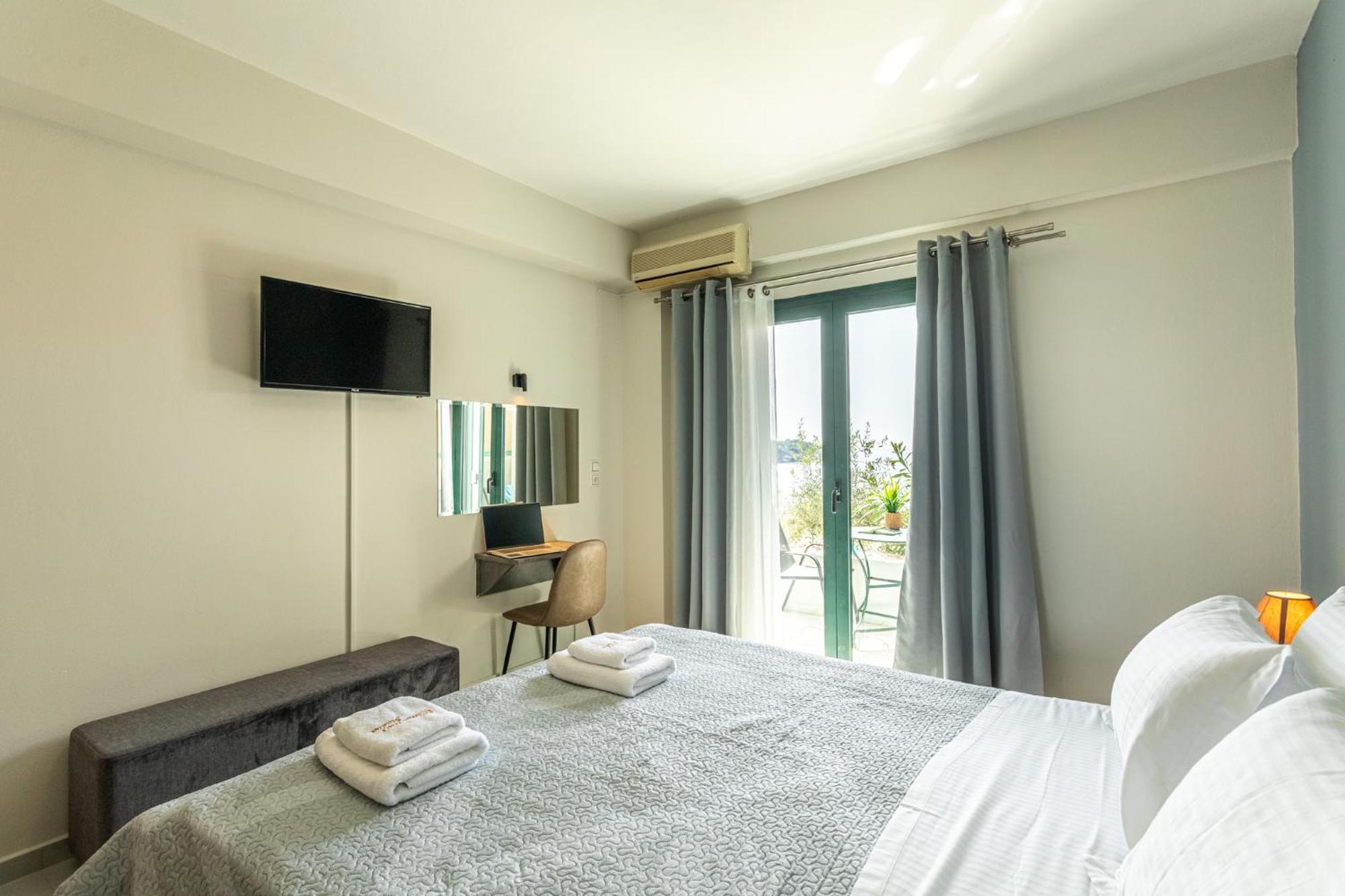 Marina Aparthotel Kardhamili Exteriör bild
