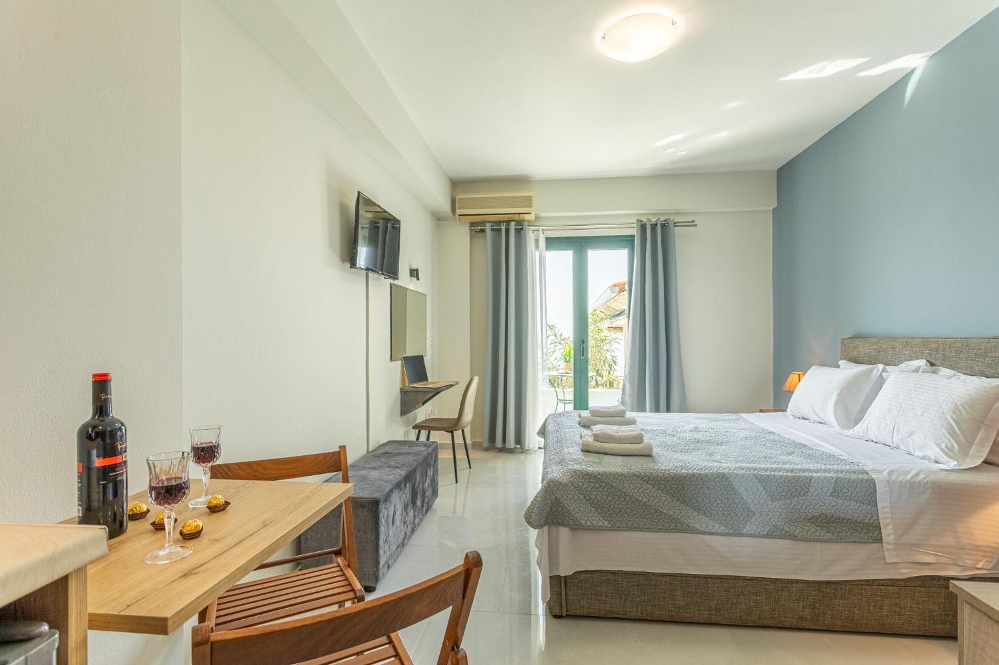 Marina Aparthotel Kardhamili Exteriör bild