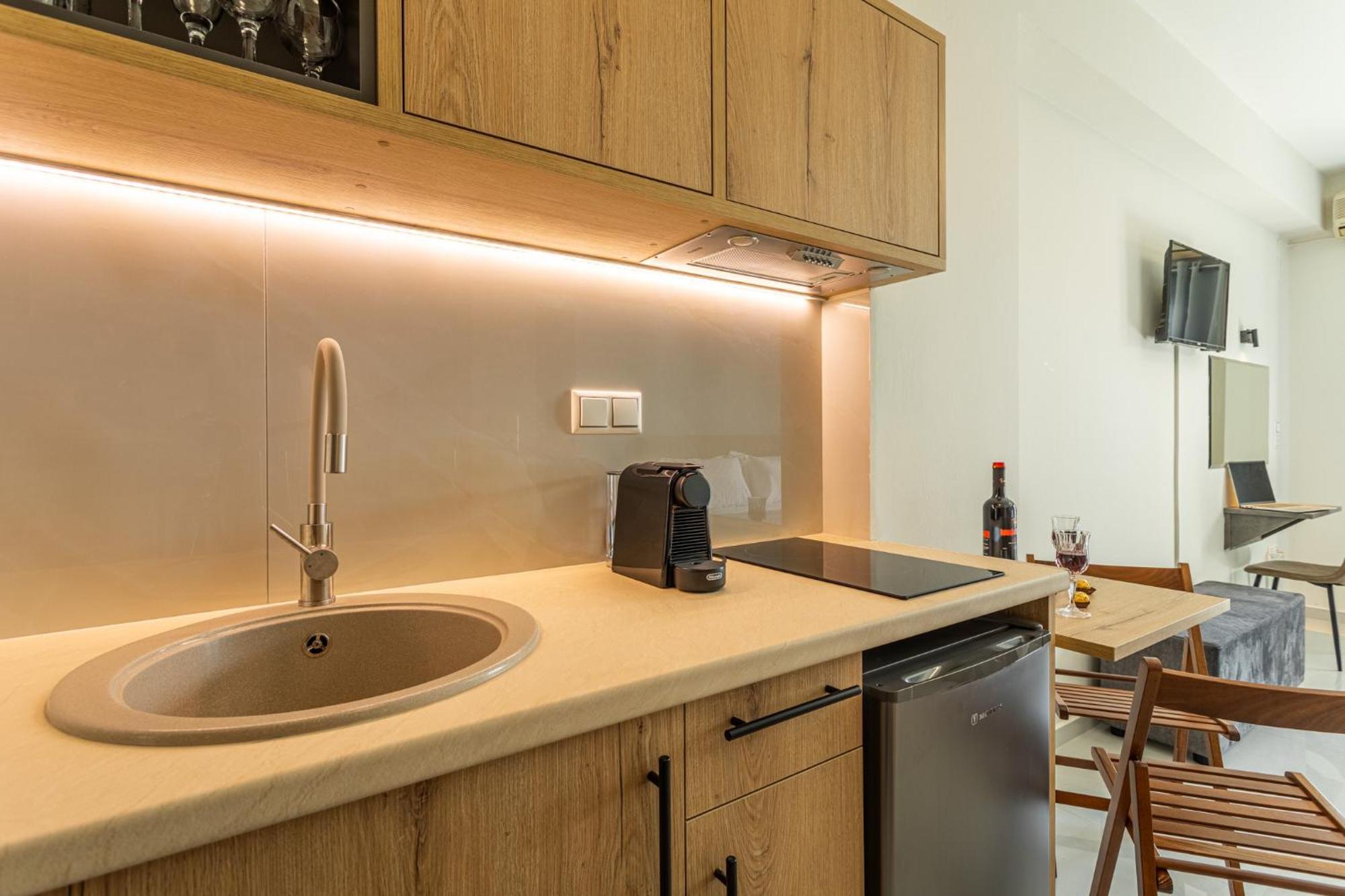 Marina Aparthotel Kardhamili Exteriör bild